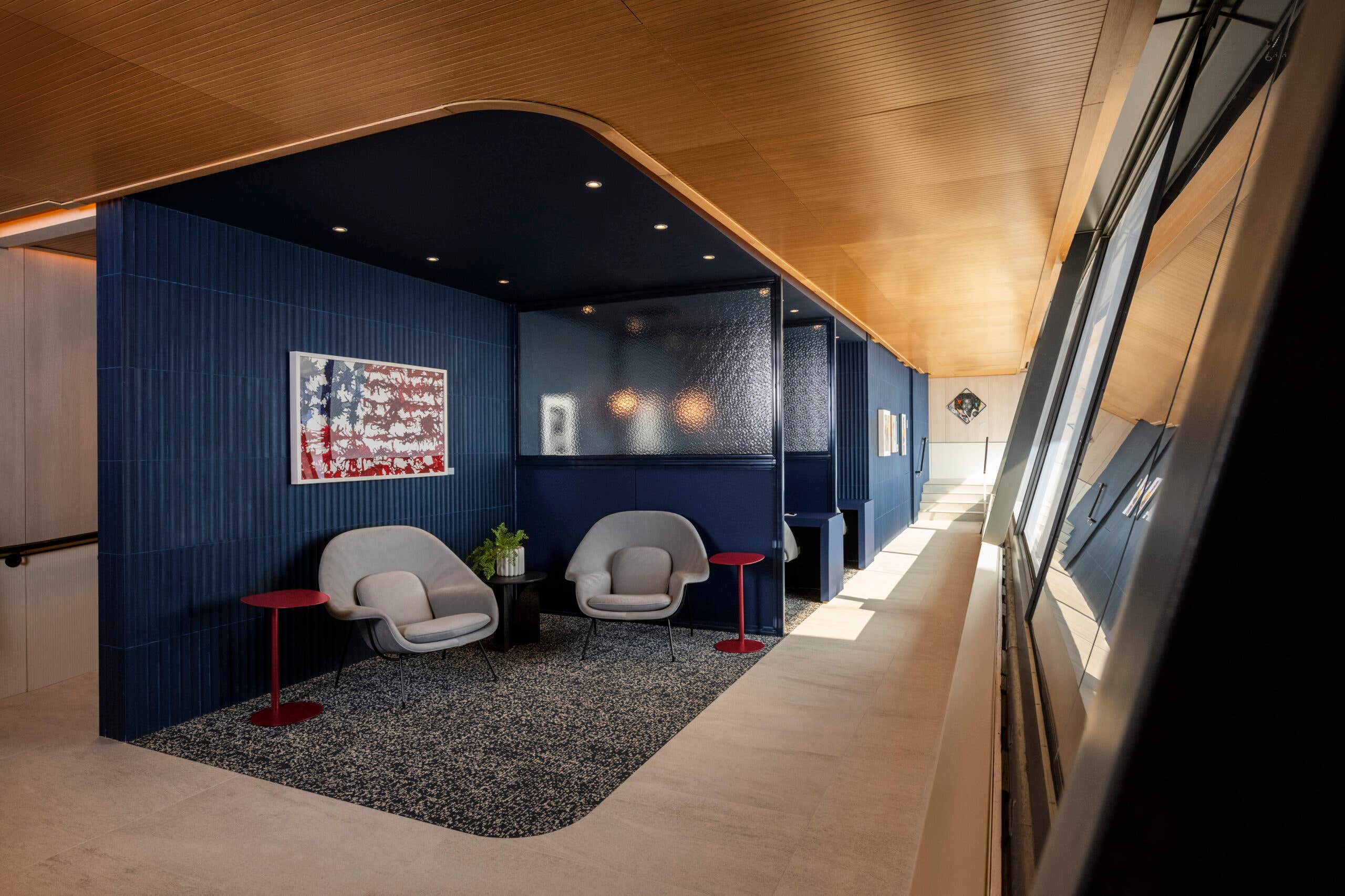 Working space in the IAD Capital One lounge
