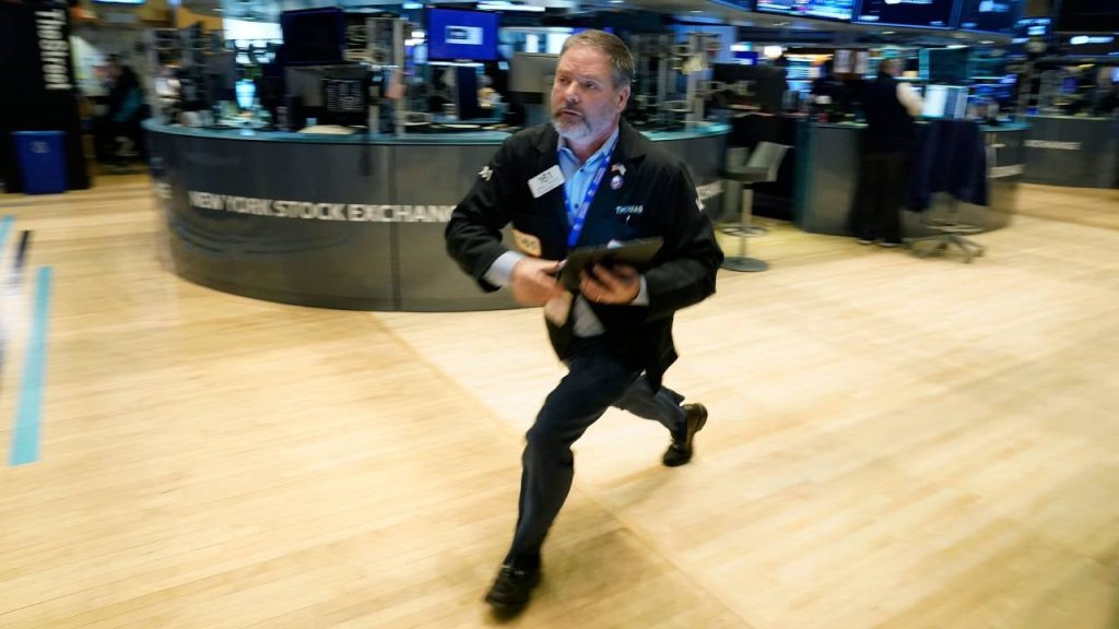 3 Warning Signs Flashing Red For Bond Investors