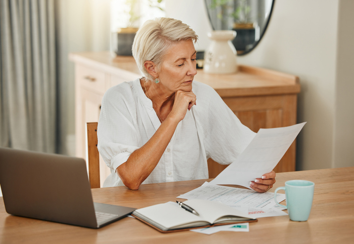 A senior creating a retirement plan to manage her savings and income.